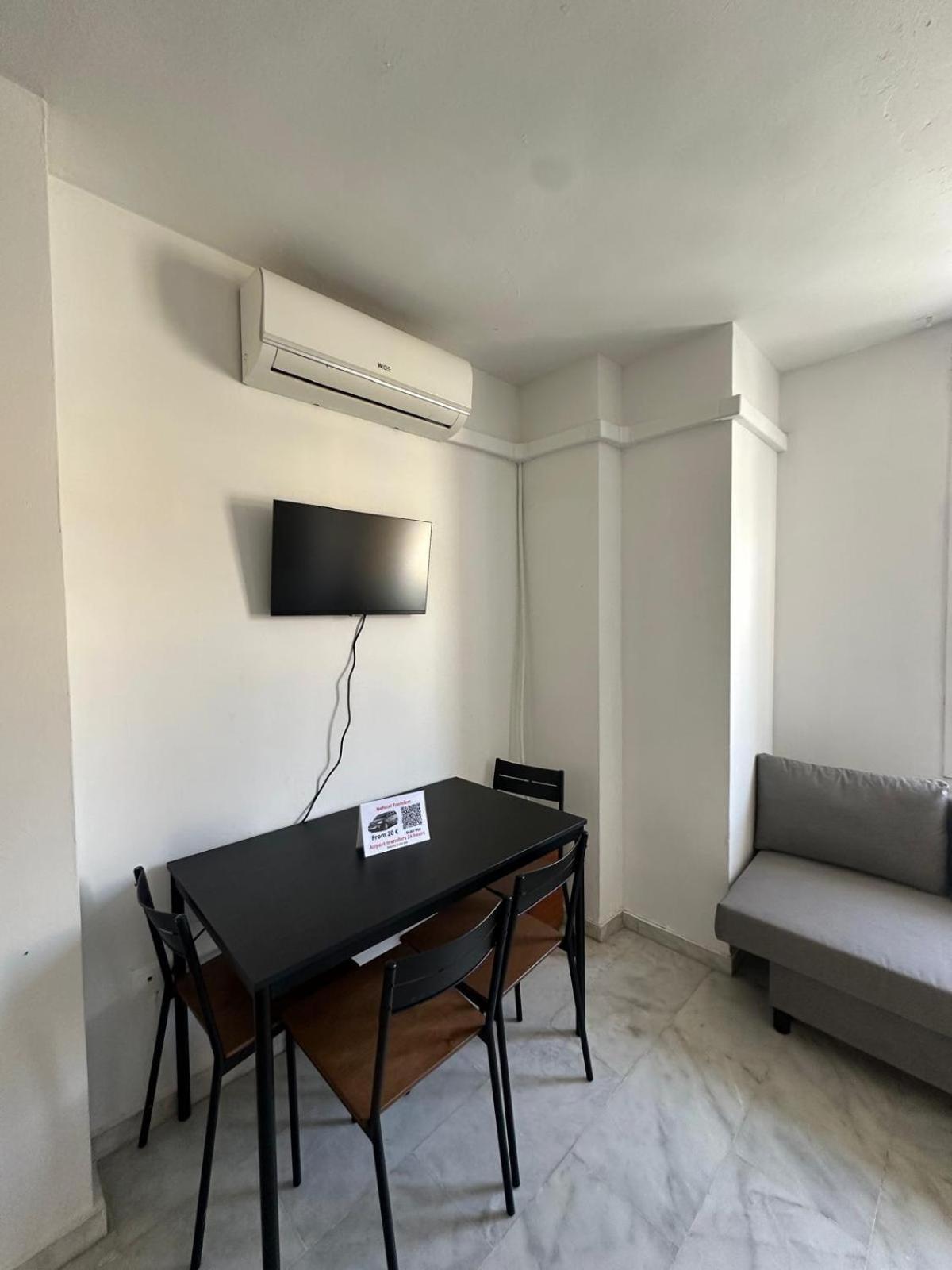 Apartamentos Playa Huelin Малага Экстерьер фото