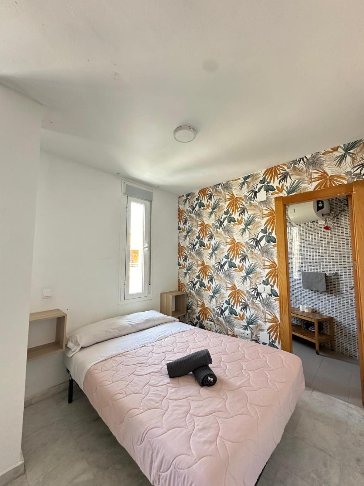 Apartamentos Playa Huelin Малага Экстерьер фото